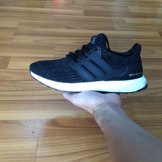 ULTRABOOST 30