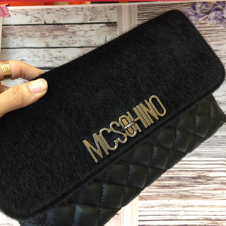 Ví cầm tay clutch nắp lông qc