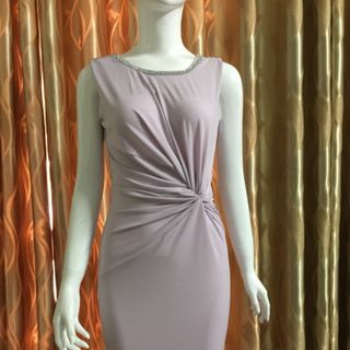Đầm xoắn eo