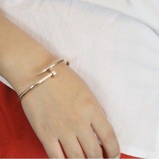 vòng tay đinh không đá titan