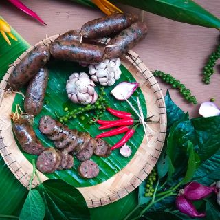 XÚC XÍCH BÒ LÁ LỐT