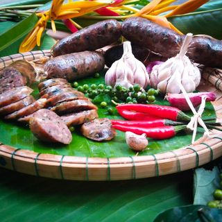 XÚC XÍCH BÒ LÁ LỐT