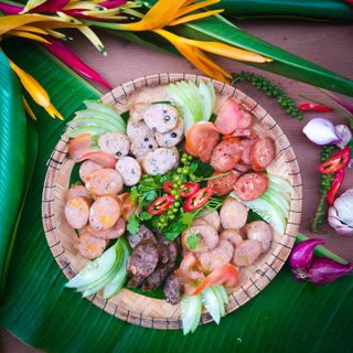 XÚC XÍCH NGŨ VỊ