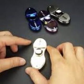 Con quay 2 cánh bật lửa có đèn Led- Lighter Spinner - Fidget Spinner