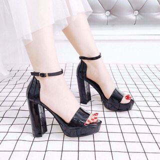 giày cao got vuông