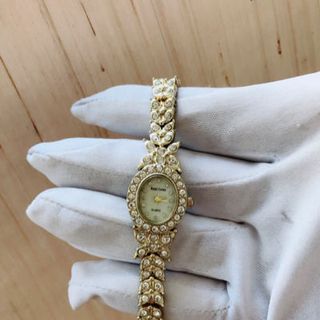 đồng hồ lắc tay