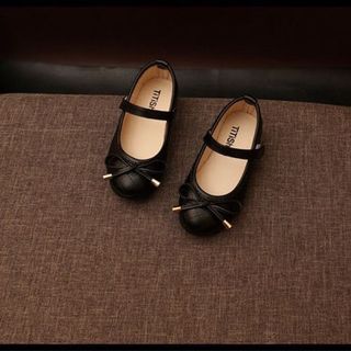 Giày cho bé cực xinh ạ