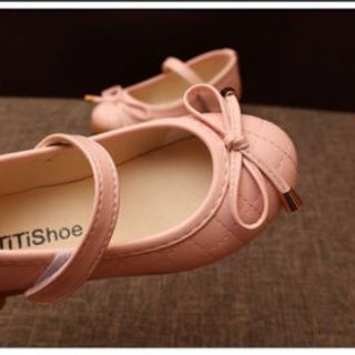 Giày cho bé cực xinh ạ