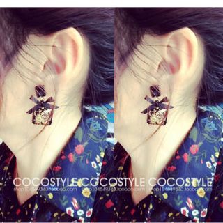 bông tai đá cực sang