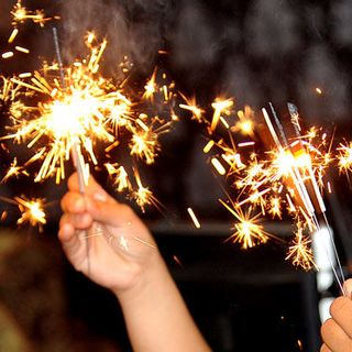 PHÁO QUE PHỤT SINH NHẬT