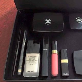 THA HỒ MAKE UP VỚI SET TRANG ĐIỂM ĐẦY ĐỦ 9 SẢN PHẨM
