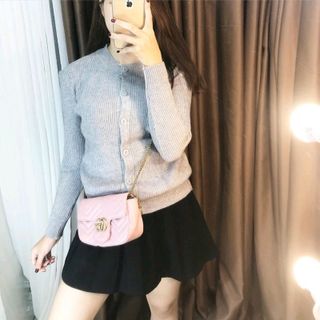 Áo len cổ tròn và cổ tim croptop