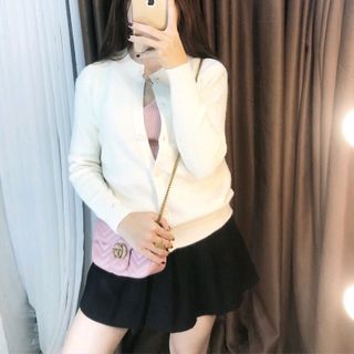 Áo len cổ tròn và cổ tim croptop