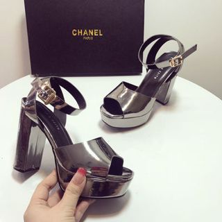 giày cao got vuông