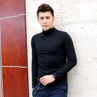 Áo thun cổ lọ