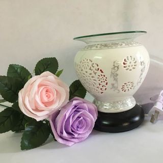 Đèn đốt tinh dầu điện gốm hoa trắng