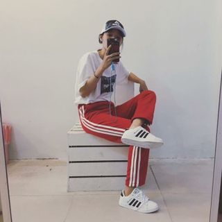 Quần 3 sọc đỏ