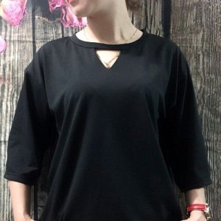 Áo thun kiểu khoét cổ tay lỡ