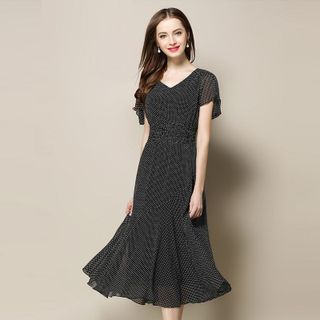 Đầm đen maxi xòe chấm bi nhỏ cổ V bo thun eo
