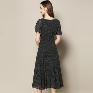 Đầm đen maxi xòe chấm bi nhỏ cổ V bo thun eo