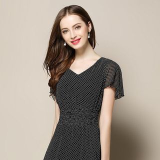 Đầm đen maxi xòe chấm bi nhỏ cổ V bo thun eo