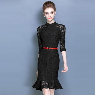 Đầm ren đuôi cá kiểu yếm tay lỡ
