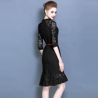 Đầm ren đuôi cá kiểu yếm tay lỡ
