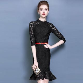 Đầm ren đuôi cá kiểu yếm tay lỡ