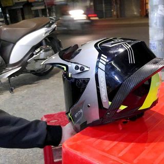 ĐUÔI GIÓ CARBON GẮN ĐƯỢC MỌI NÓN BẢO HIỂM