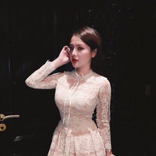 ĐẦM REN XOÈ TAY DÀI