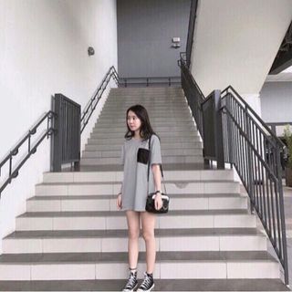 áo thun trơn phối túi đen