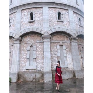 set yếm đầm caro 2 dây áo thun đen