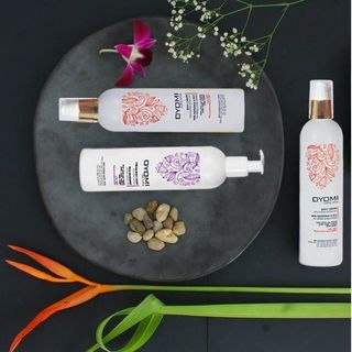 BỘ KEM TẮM TRẮNG VÀ KEM DƯỠNG DA OYOMI