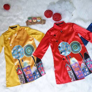 Áo dài lụa bé trai hình ngôi nhà