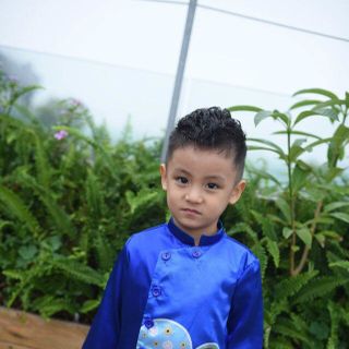 Áo dài lụa bé trai hình ngôi nhà