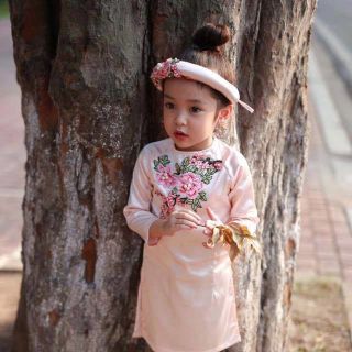 Áo dài lụa đính hoa thêu