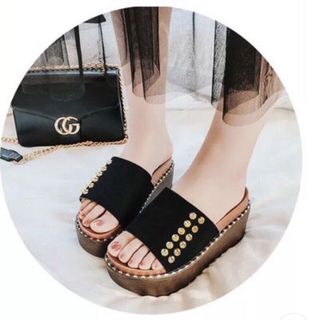 dép quai ngang đinh