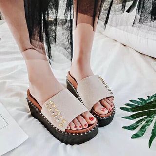 dép quai ngang đinh