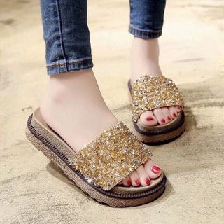 dép quai ngang đế thâp