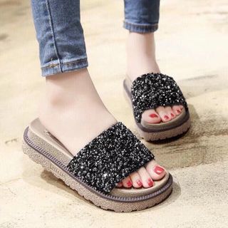 dép quai ngang đế thâp