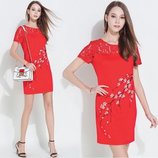 Đầm Đỏ Phối Ren Form Rộng cổ tròn In Cành Đào