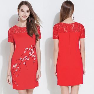 Đầm Đỏ Phối Ren Form Rộng cổ tròn In Cành Đào