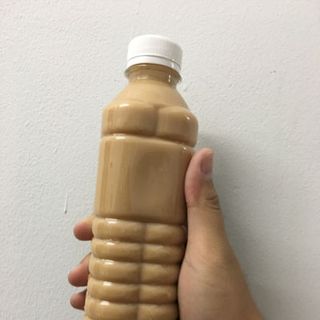 Trà sữa chai nhựa