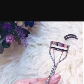 Dụng cụ bấm mi