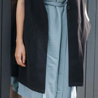 khoác vest không tay cho nàng sành điệu