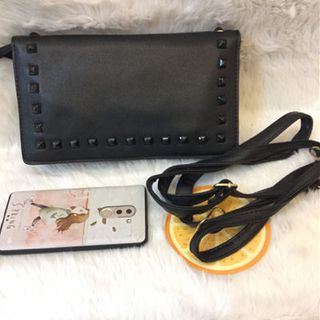 Ví cầm tay Clutch luồn tay viền đinh đen