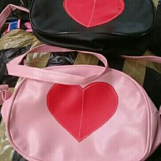 túi đeo vai hình trái tim