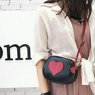 túi đeo vai hình trái tim