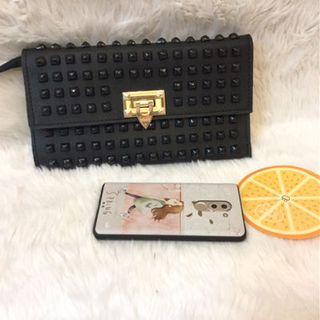 Ví cầm tay Clutch đinh valen thần thánh