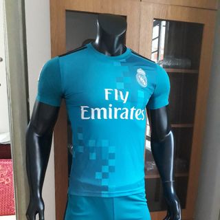 quần áo thể thao thi đấu sân khách của CLB Real Madrid